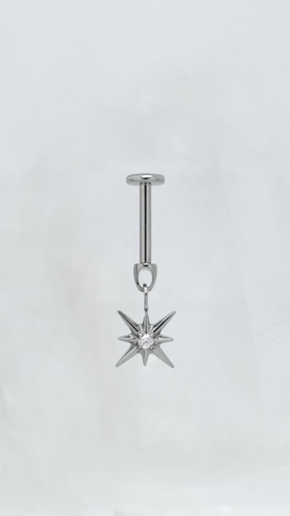 kolczyk tytanowy do ucha ozdobny / kolczyk do piercingu ucha z zawieszką osdobny / zawieszka gwiazda z cyrkonią / kolcztk kryształy swarovskiego / titanium stud / gwint wewnętrzny